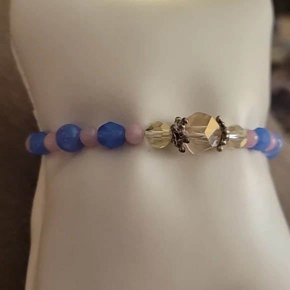 HANDMADE Jade Chinese Crystal Czech Glass Beaded Princess Toggle Bracelet - Picture 3 of 6